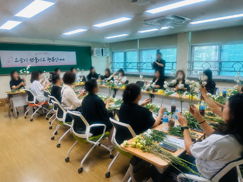 (신안초)꽃향기 속에서 피어난 소통과 힐링, 신안초 학부모회 「꽃다발 원데이 클래스」 운영